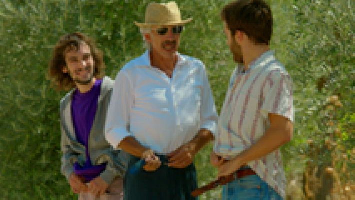 Antonio, Carlos y Luis le hacen un calvo a Maurín