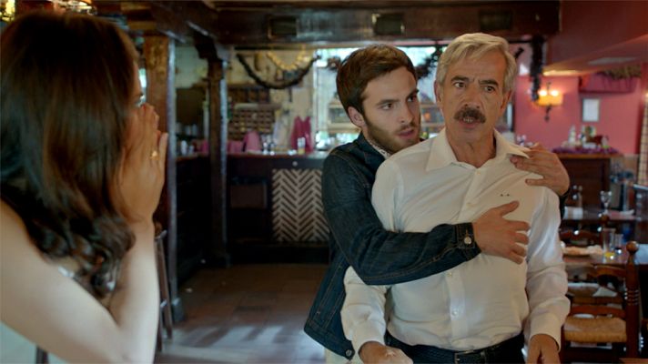 Cuéntame cómo pasó - Antonio le pega un puñetazo a Maurín