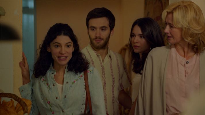 Cuéntame cómo pasó - Julia se une a la vendimia de los Alcántara