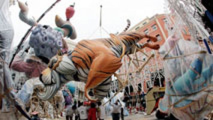 Telediario 1 - Valencia cuenta las horas para el inicio de 'Las Fallas'