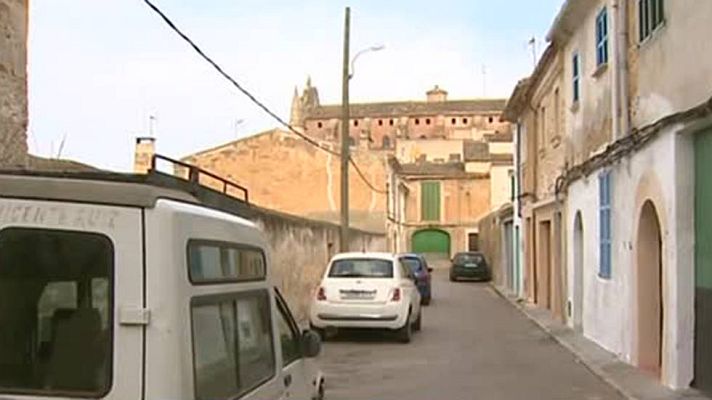 Telediario 1 - Un niño de siete años apuñala a otro de 12 en una disputa por un monopatín en Palma