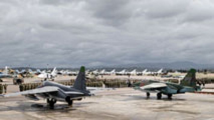 Telediario 1 - Imágenes de la retirada de las tropas rusas de Siria