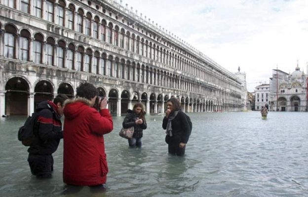  - Los turistas abandonan Venecia