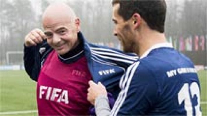 Telediario 1 - La FIFA acusa a Sudáfrica de pagar para obtener el Mundial 2010