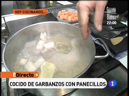 Cocido de garbanzos con panecillos