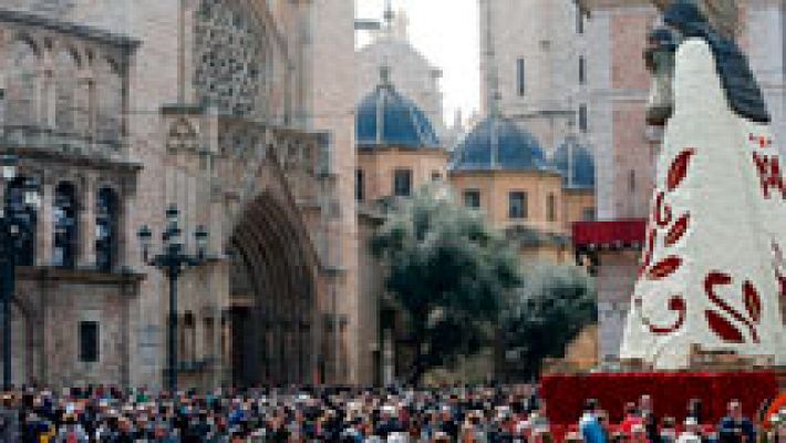 Valencia se prepara para vivir la Nit del Foc de las Fallas