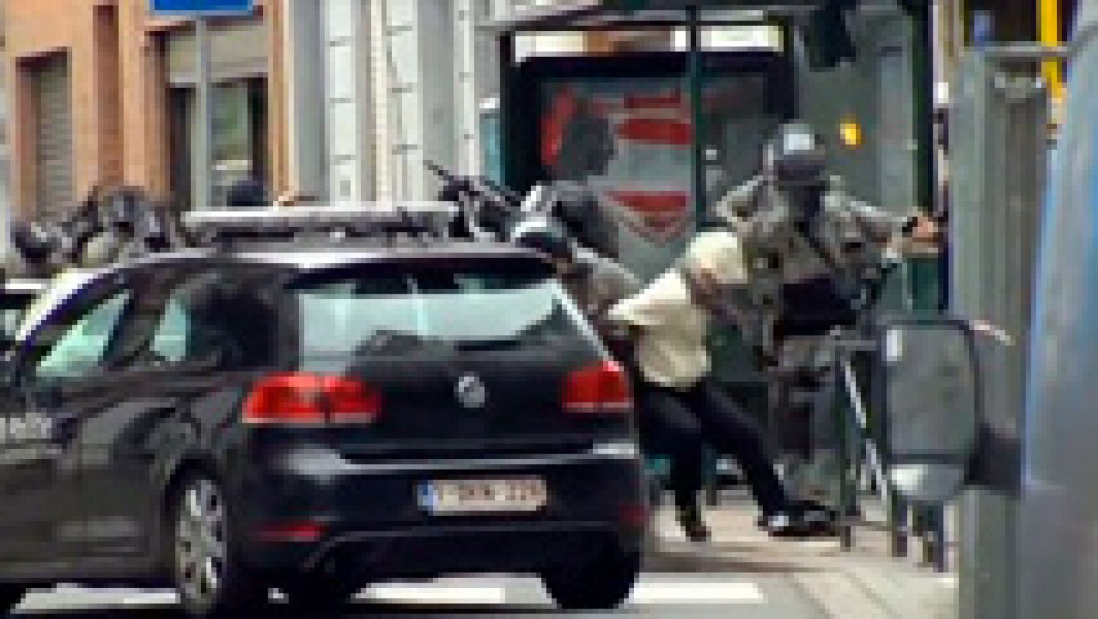 Informativo 24h: El terrorista Salah Abdeslam, herido y detenido en Bruselas tras una macrooperación policial | RTVE Play