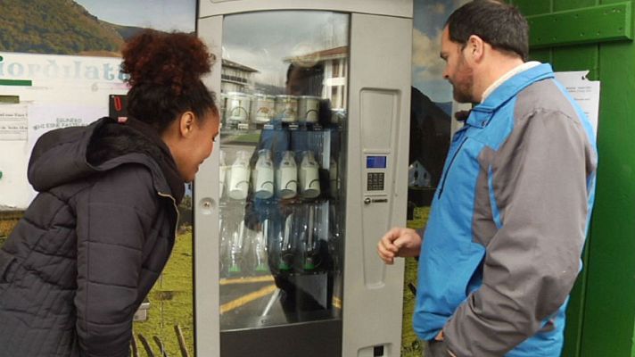 Aquí la Tierra - Una máquina expendedora de leche