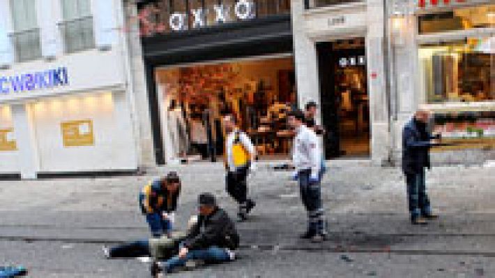 Atentado suicida en Estambul causa cinco muertos