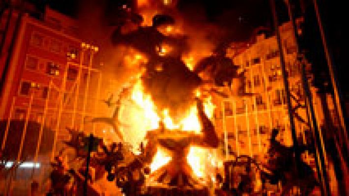 Telediario 1 - Las fallas finalizan con la 'Nit de la Cremà'