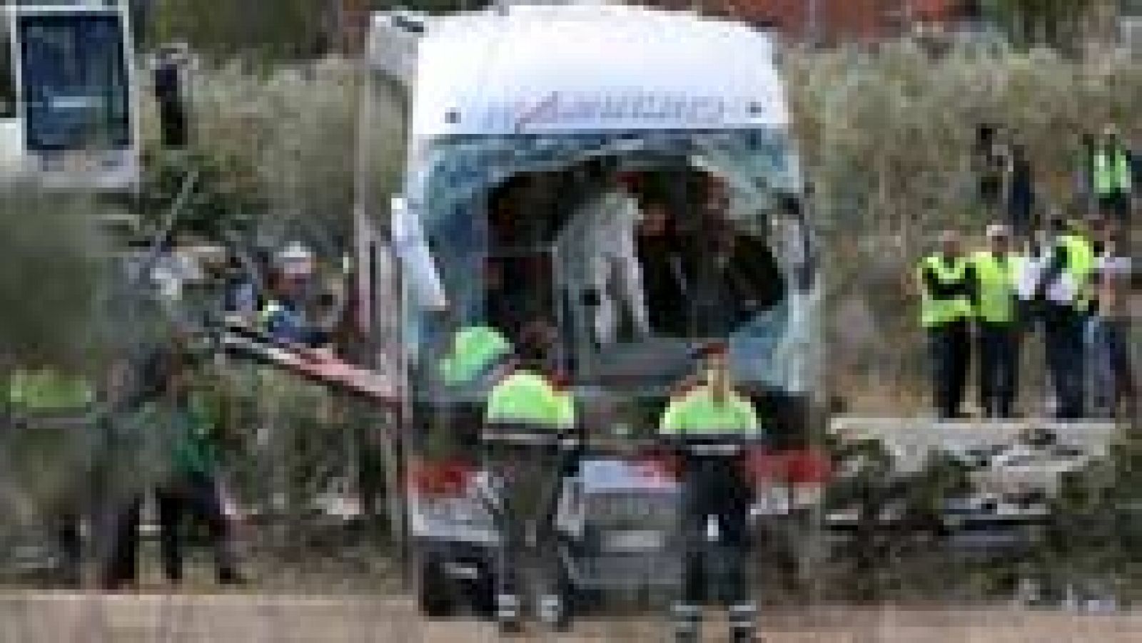 Telediario 1: Así ha sido el accidente de autobús en el que han fallecido 13 mujeres en Tarragona | RTVE Play