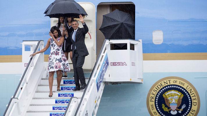 Telediario 1 - Momento de la llegada de Barack Obama al Aeropuerto de La Habana