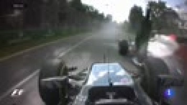 Telediario 1 - Alonso abandona ileso la carrera tras un accidente que destrozó su McLaren