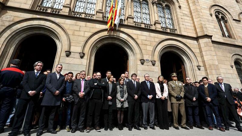 Concentración y homenaje en la universidad de Barcelona a las víctimas del accidente de autobús en Tarragona