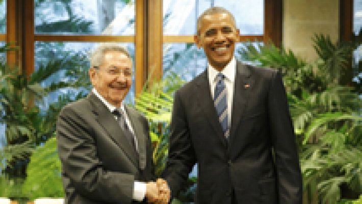 Raúl Castro recibe a Obama en el Palacio de la Revolución de la Habana en un encuentro histórico