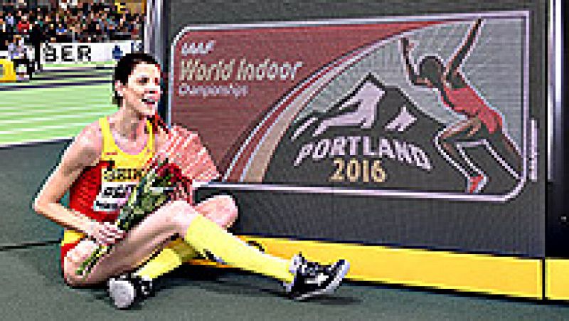 Ruth Beitia refrendó su condición de mejor atleta española de la historia al conseguir en los Mundiales en pista cubierta de Portland (EEUU) su duodécima medalla internacional, una presea de plata que le supo a oro, por detrás de la estadounidense Va