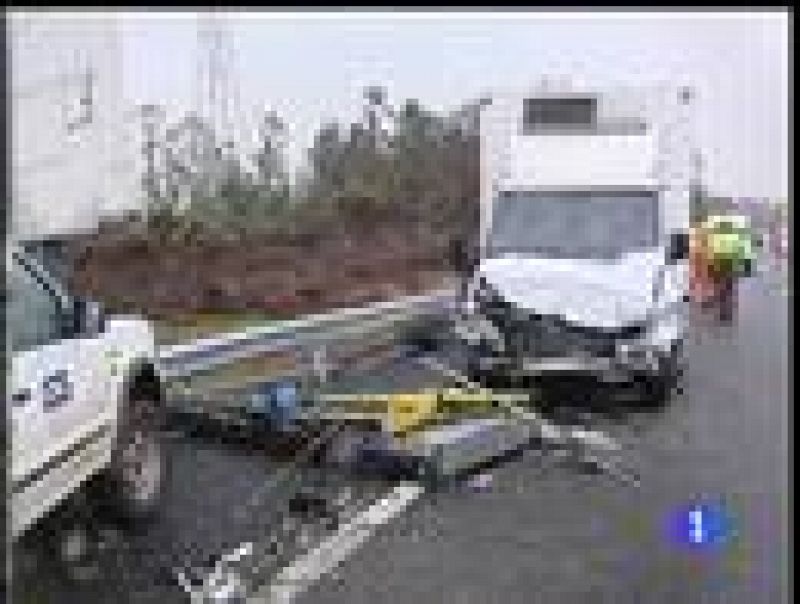 La AP-9 ha estado cerrada al tráfico durante varios horas tras los dos accidentes en cadena que esta mañana provocaron retenciones y cortes de tráfico en dirección A Coruña y Santiago.
