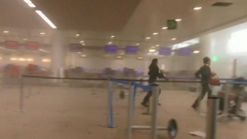 Imágenes del interior del aeropuerto de Zaventem momentos después de la explosión