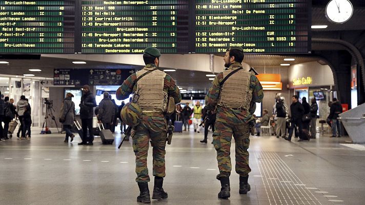 Telediario 1 - Bruselas se blinda tomada por el Ejército y la Policía