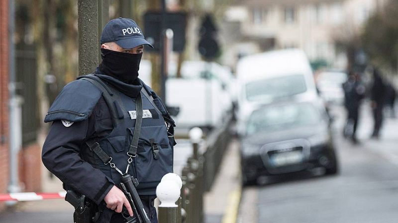 La polica francesa detiene a un hombre y desmantela un proyecto de atentado