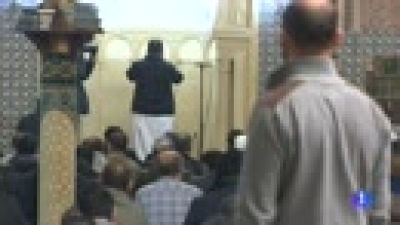 Los musulmanes celebran el da de la oracin en Bruselas tras los ataques: "El imn nos ha explicado que va contra nuestra religin"
