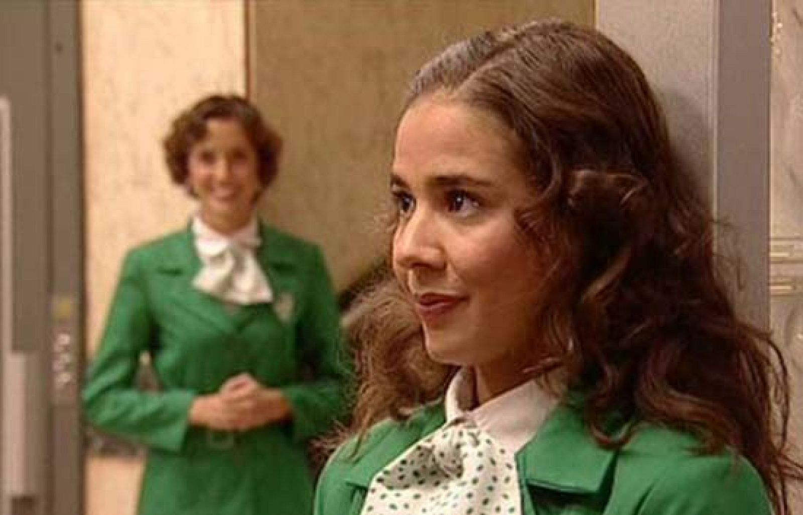 Amar - Teresa le allana el terreno a Héctor - Amar en tiempos revueltos | Ver