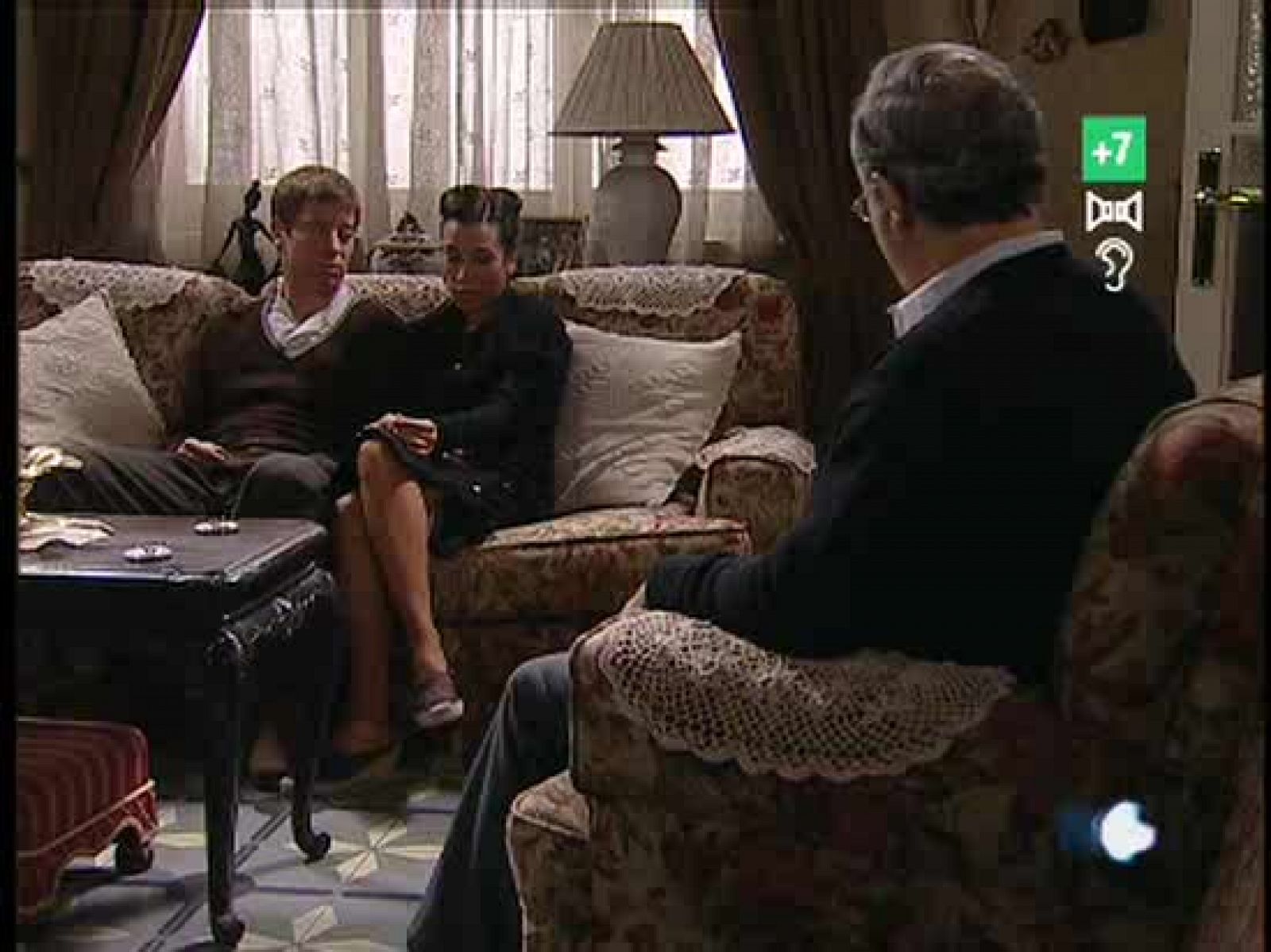 Amar - Enriqueta habla con su familia