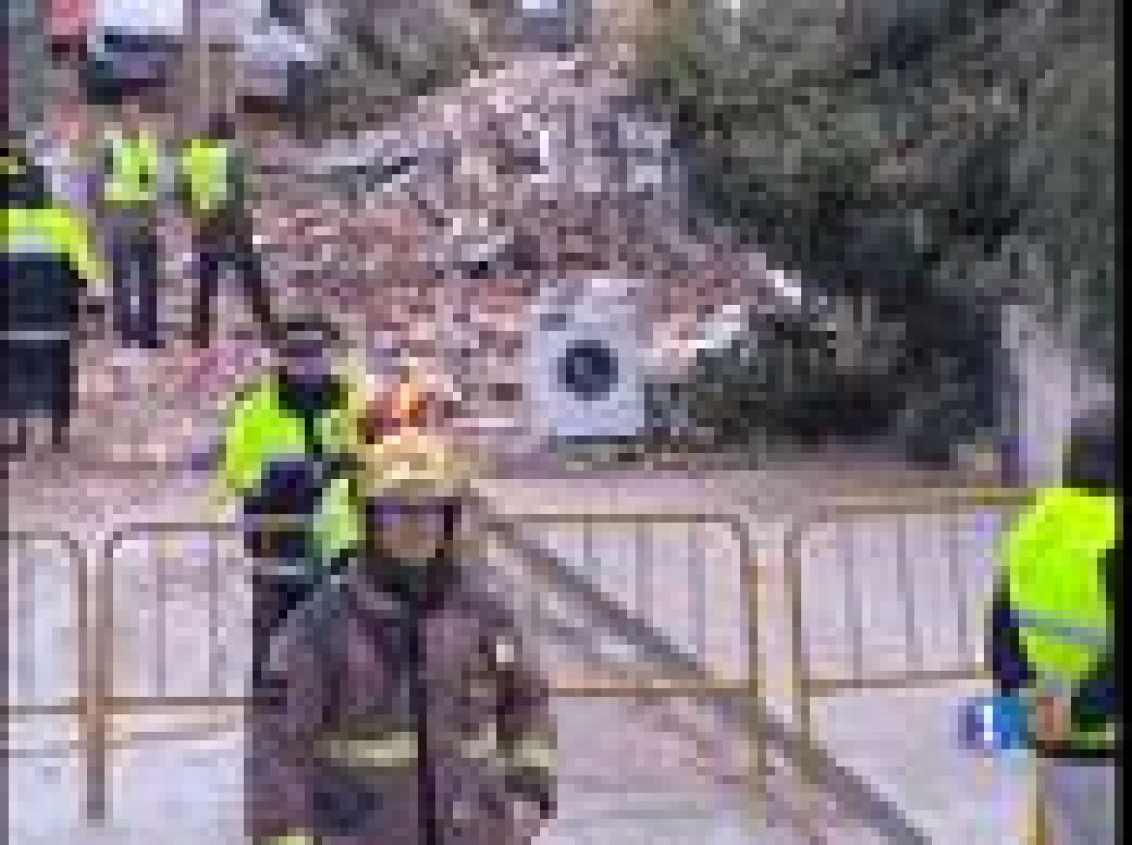 Los vecinos que han salido ilesos de la explosión no pueden volver a sus hogares | Ver