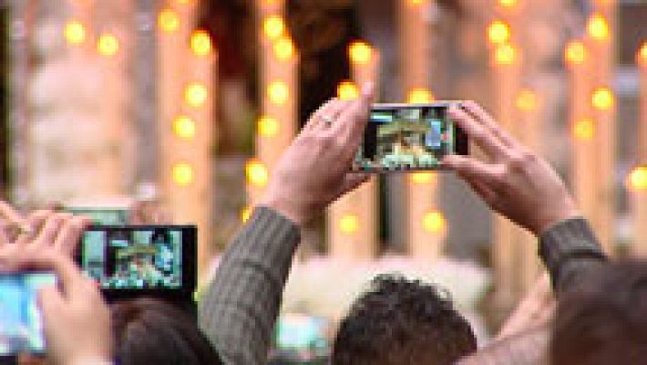 Las procesiones también atraen a los turistas extranjeros en Barcelona