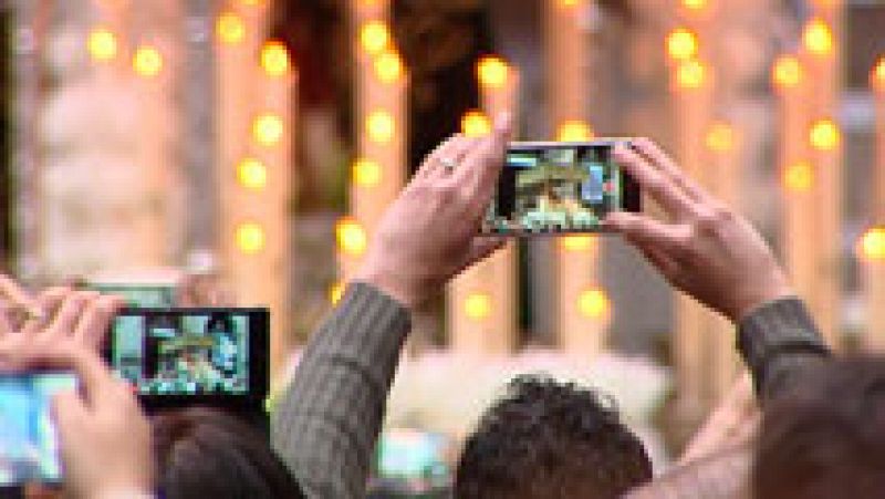 Las procesiones también atraen a los turistas extranjeros en Barcelona