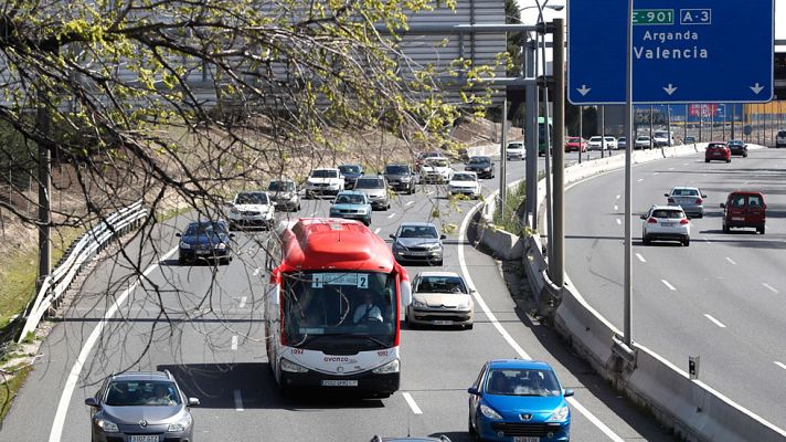 Telediario 1 - Atascos en las principales carreteras en el retorno de Semana Santa