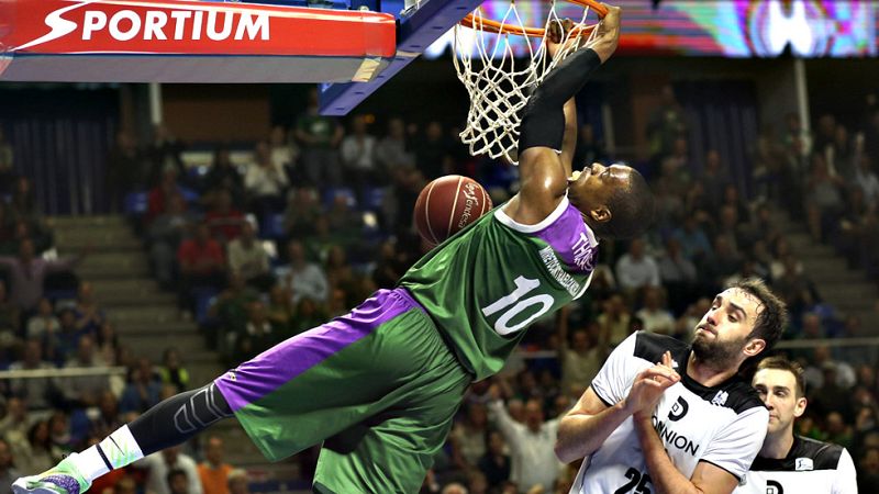 El Unicaja ha remontado ante el Dominion Bilbao Basket, ganando por 82-77 con uin Kenny Hayes estelar, autor de 11 puntos en el último cuarto, y el brillo de Nedovic con dos mates para sentenciar en el último minuto.