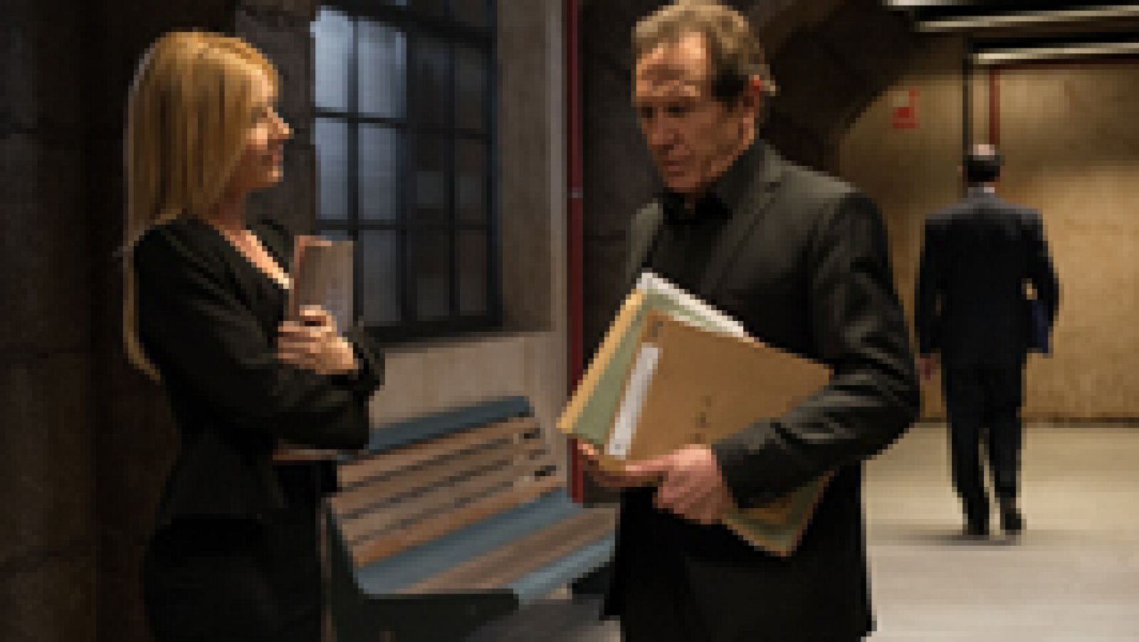 El Ministerio del Tiempo - Ernesto tiene un hijo secreto | Ver