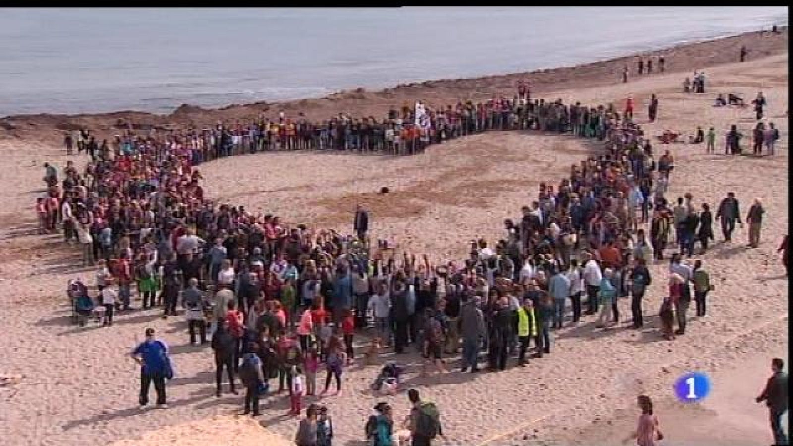 Concentració a Son Serra de Marina contra el xibiu a la platja