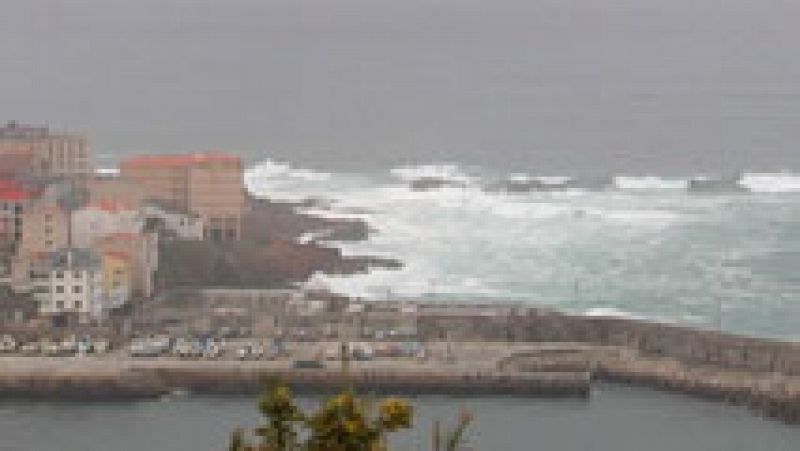 Olas, viento y lluvia en el norte de España, hasta 25ºC en Levante