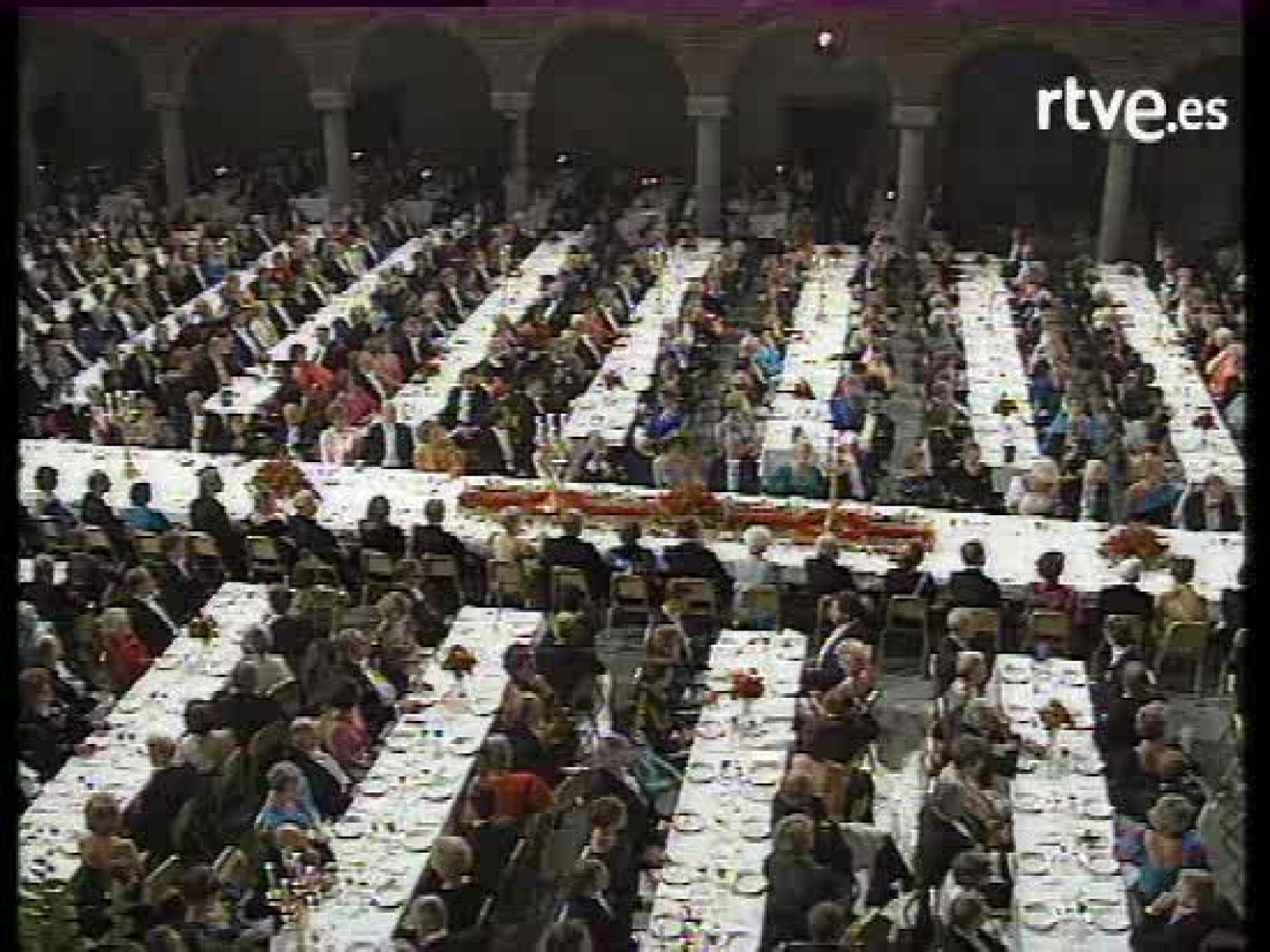 Cena de gala de los Nobel con la presencia de Camilo José Cela.