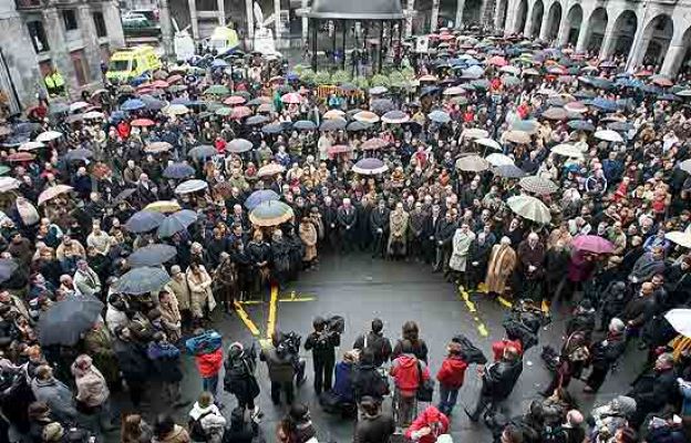 Dolor en toda España por Uría