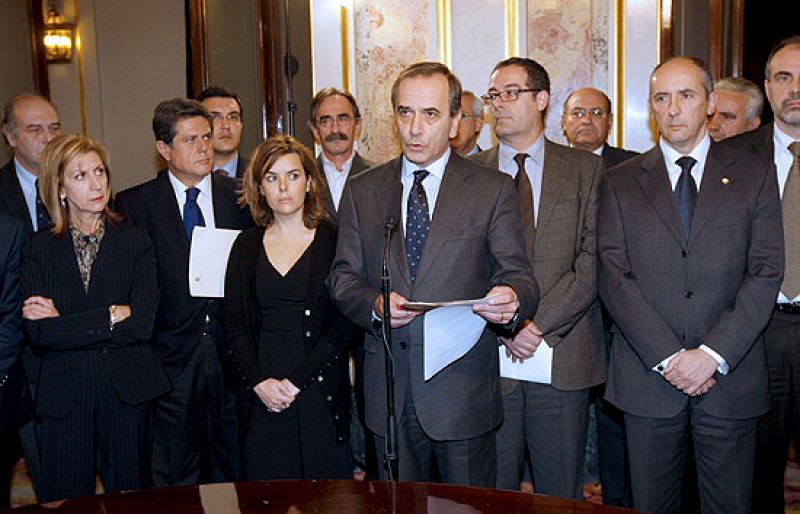 Lectura del texto de condena del atentado de Azpeitia en el Congreso.