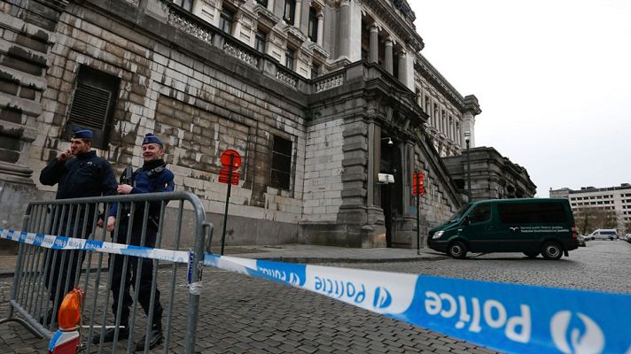 Telediario 1 - Nuevas críticas contra las autoridades belgas por haber obviado los avisos de los atentados de París