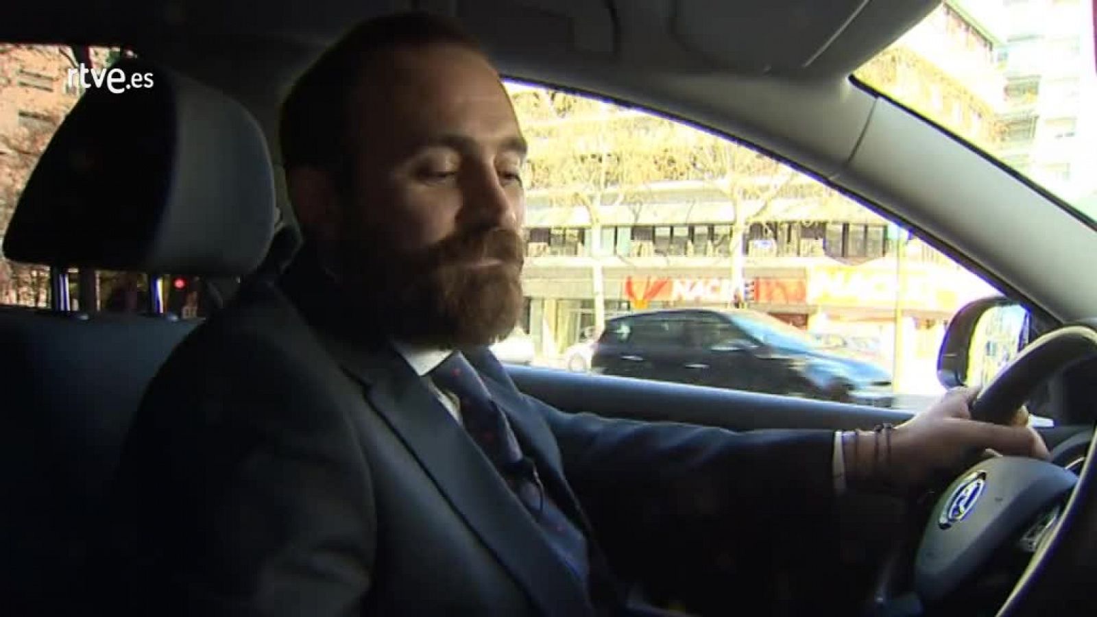 Sin programa: Un taxista se pasa a Uber X porque cree que el sector se ha quedado obsoleto | RTVE Play