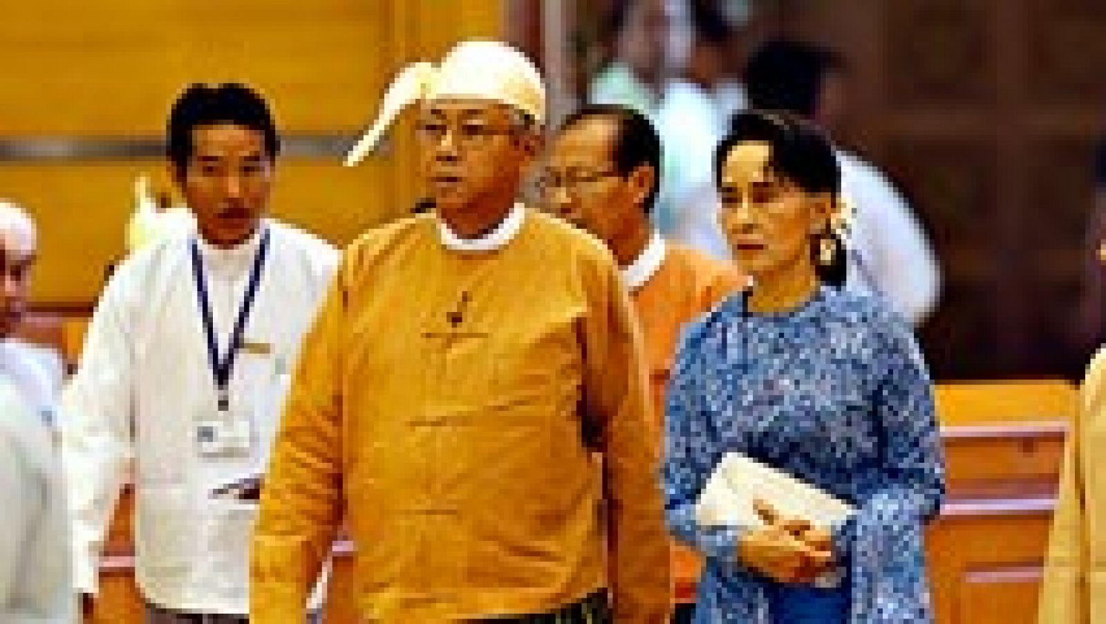 El primer presidente democrático de Birmania en medio siglo ha tomado posesión de su cargo