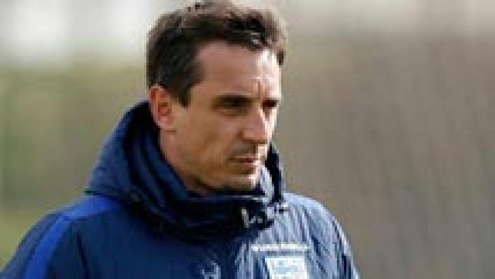 El Valencia CF ha anunciado en un comunicado oficial el cese de Gary Neville como entrenador del Valencia. El club che también ha anunciado a su sustituto, Pako Ayestarán.

"El Club ha decidido realizar este cambio buscando el mejor interés para el Valencia Club de Fútbol en vistas al final de la presente temporada. El Club agradece su trabajo a Gary Neville y le desea la mayor de las suertes en el futuro", asegura el club en su comunicado.