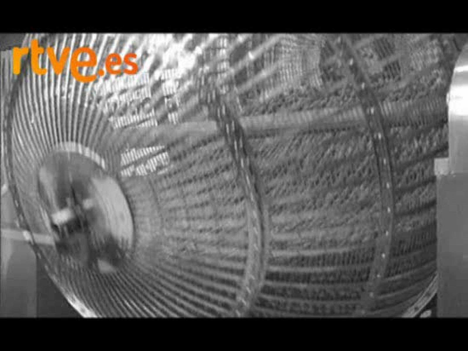 ¿Estás convencido de que tu número será el Gordo de este año? Graba tu vídeo cantando tu número o celebrando cómo te toca la lotería y mándanoslo como videorespuesta en YouTube o a través de www.rtve.es/participacionPodrás salir en Televisión Española y verte en nuestra web. ¡Anímate! ¡Este año, te puede tocar a ti!