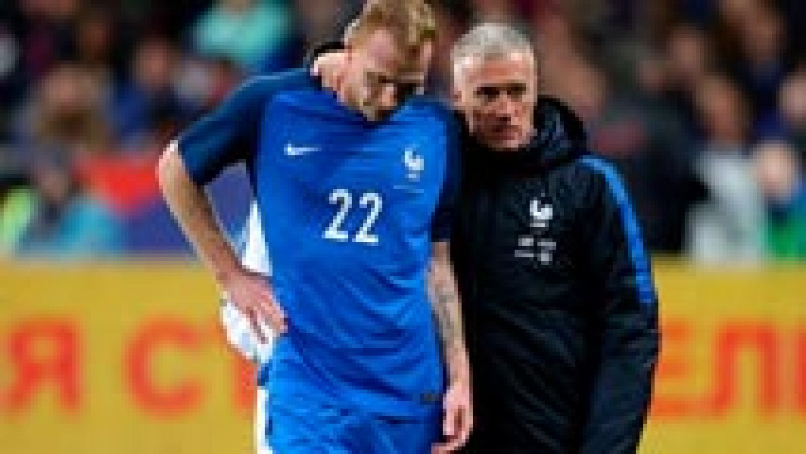 El francés Jérémy Mathieu estará de baja entre seis y ocho semanas, previsión de recuperación que ha hecho el FC Barcelona, después de que el central haya sido operado este jueves tras lesionarse en la rodilla en un amistoso entre Francia y Rusia.