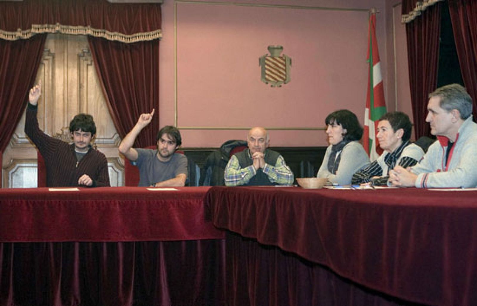 En Azpeitia la formación ilegalizada ANV se ha quedado en minoría al perder el apoyo de EA y Aralar | Ver