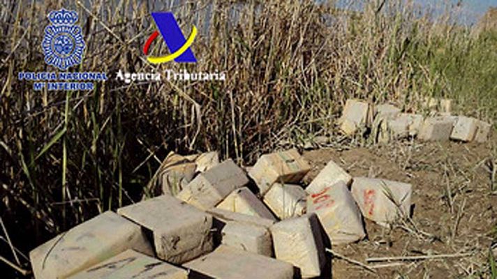 Telediario 1 - Diecinueve detenidos de una red de narcotraficantes que enviaba hachís de Marruecos a Francia