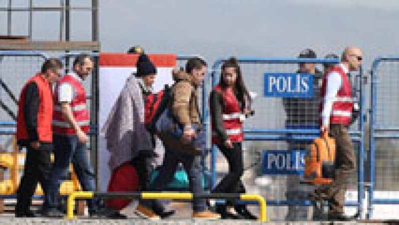 Deportados a Turquía los primeros 200 migrantes procedentes de Grecia
