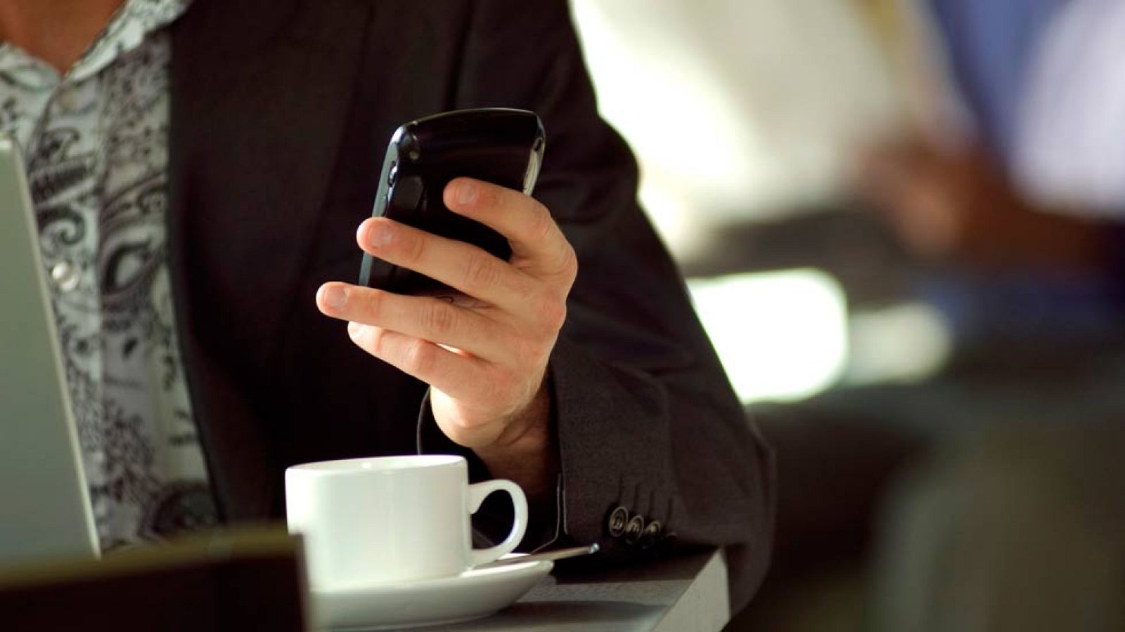 Los 'smartphones' se convierten en el principal punto de acceso a internet en España en 2015