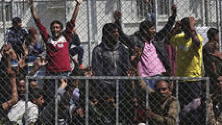 Decenas de migrantes se manifiestan en Lesbos contra las deportaciones masivas: "Queremos libertad"