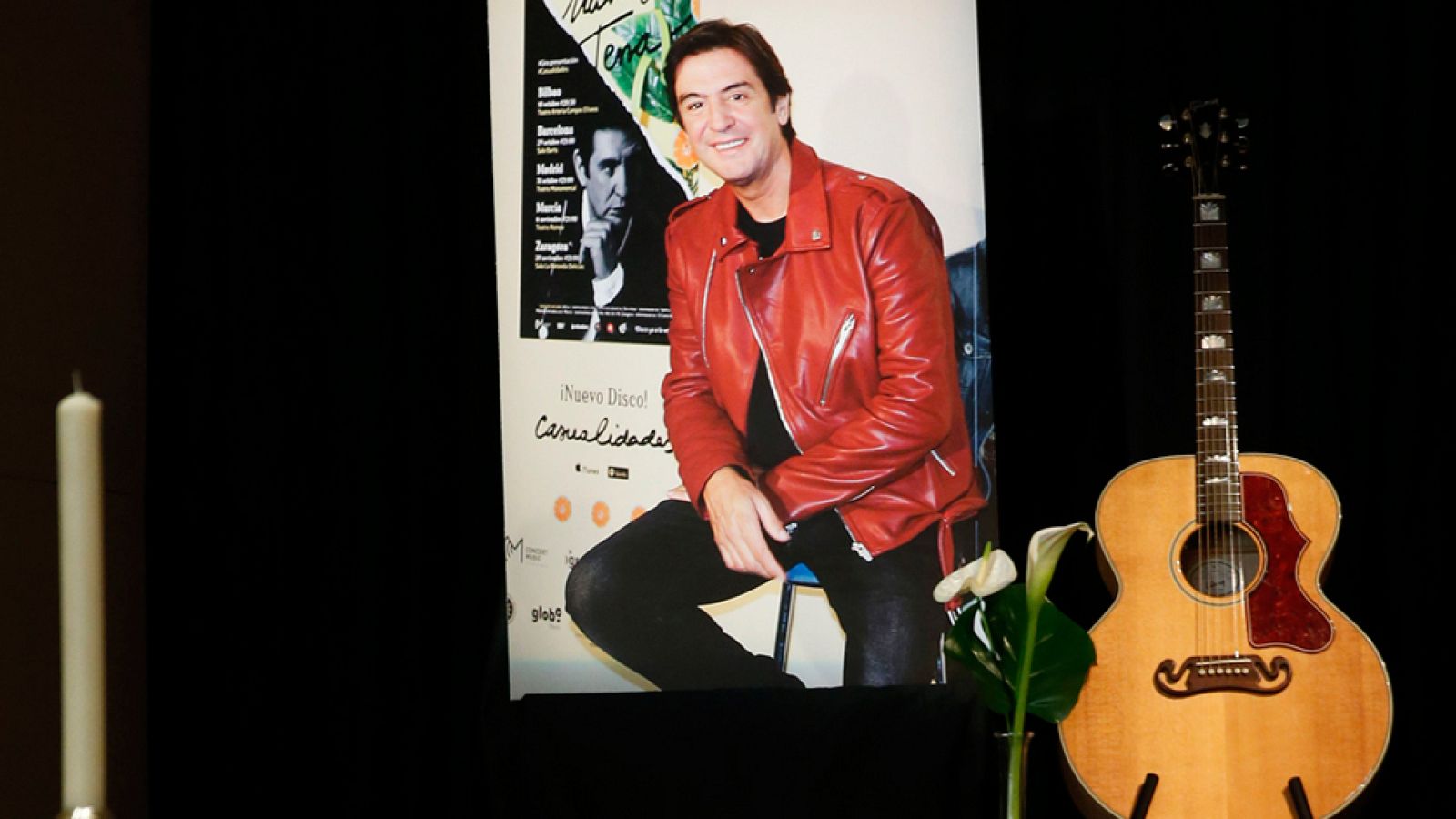 Familiares y amigos despedían a Manolo Tena